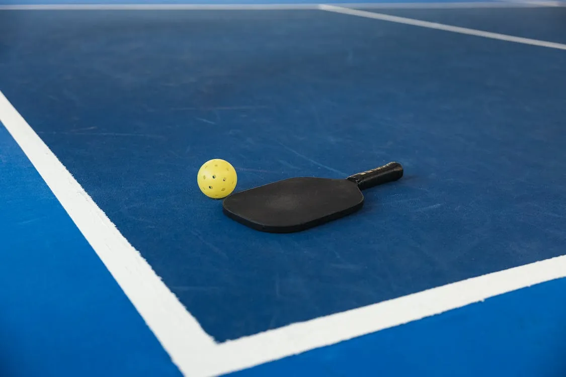 PRO PICKLEBALL PADDLES: What Pickleball Paddle Do The Pros Use